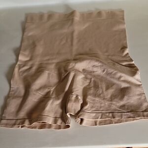 Seamless High-Waist Shapewear Shorts - Tan